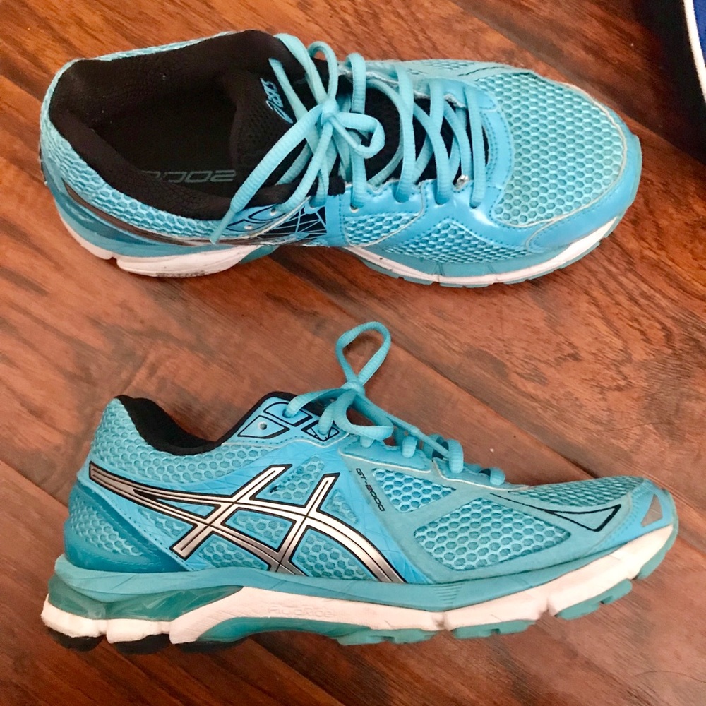Asics women’s size 8 shoes